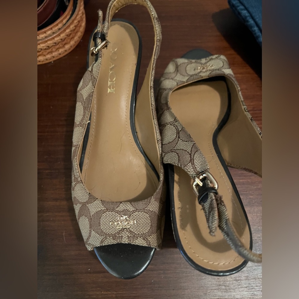 Coach shoes, in great condition. Signature collection.No Damage.